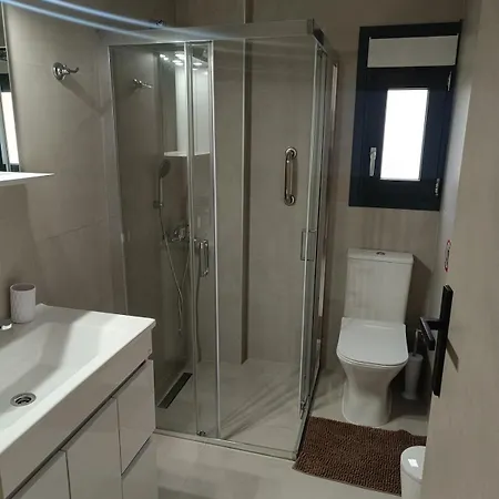 Maria 5 Minimalist Newly Built Maisonette * 카토 알미리