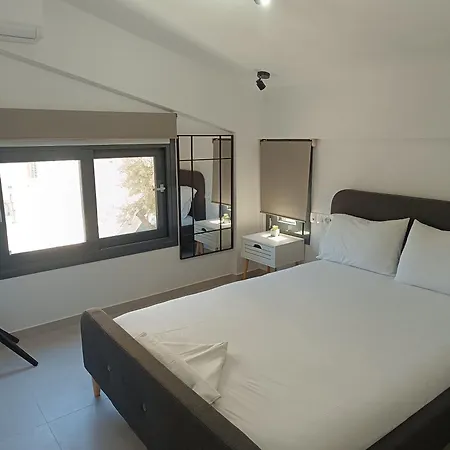 Maria 5 Minimalist Newly Built Maisonette * 카토 알미리