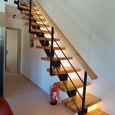 펜션 Maria 5 Minimalist Newly Built Maisonette 카토 알미리