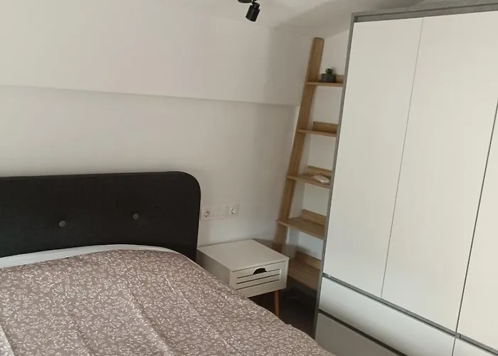 Maria 5 Minimalist Newly Built Maisonette * 카토 알미리